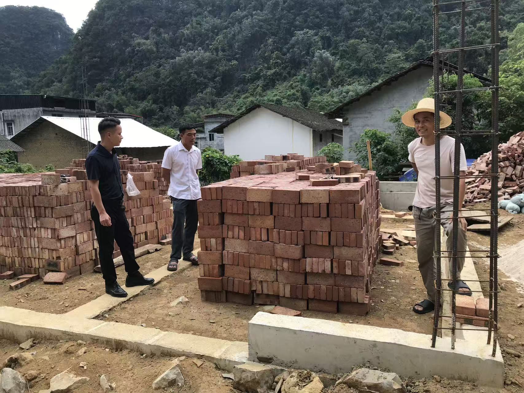 图 9月9日,融安县住房和城乡建设局专项检查组到沙子乡开展农村危房改造工程实地监督检查.jpg