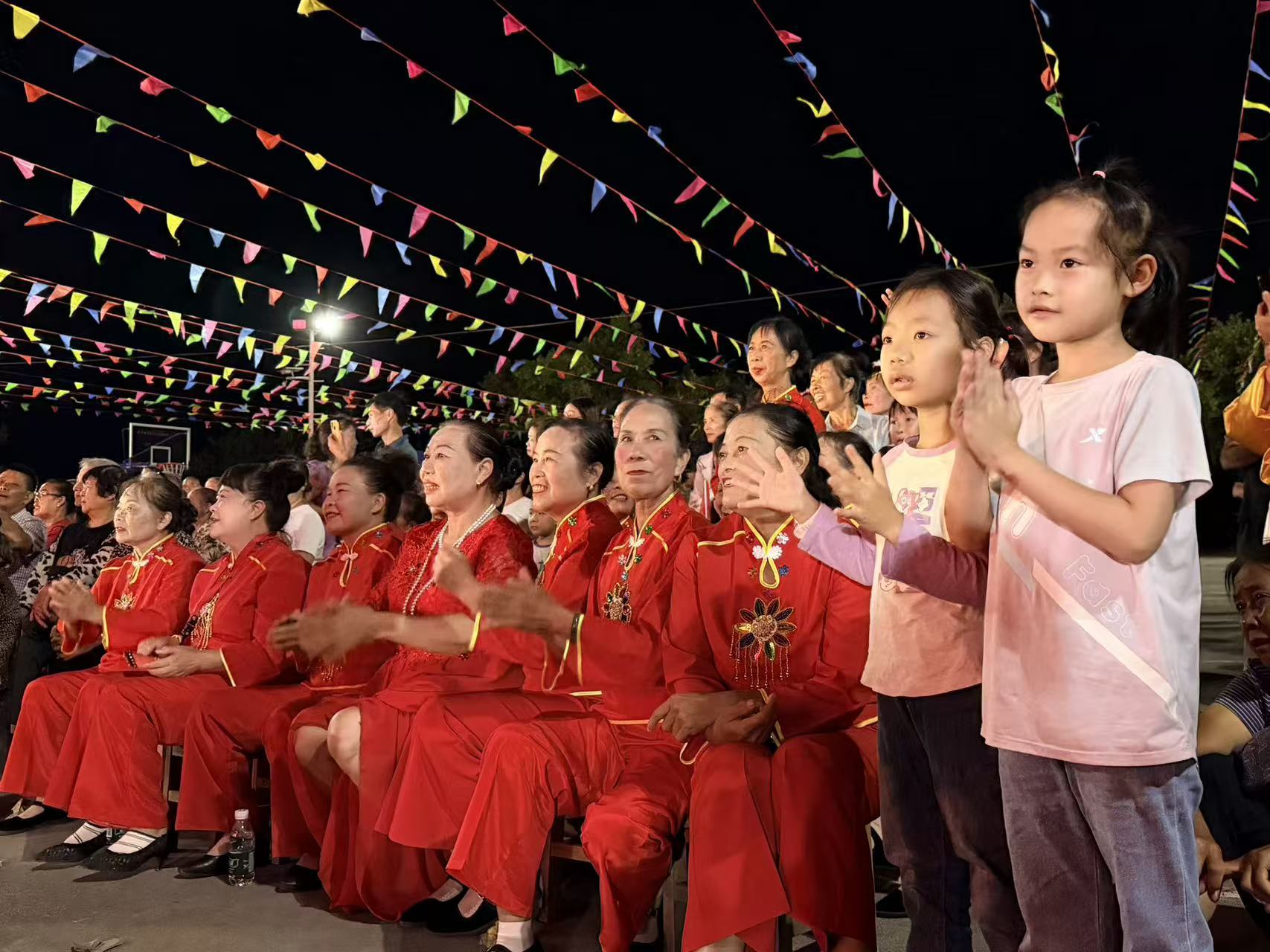 图21:10月18日,浮石镇金花回娘家联欢晚会现场.jpg